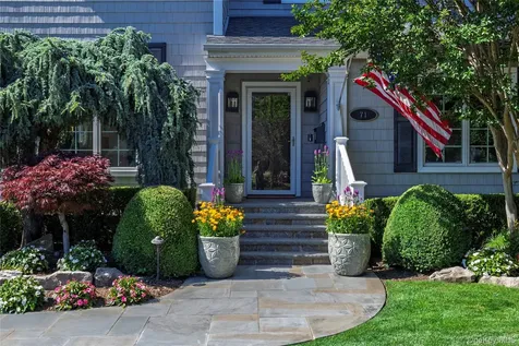 71 Shepherd Street Rockville Centre NY 11570