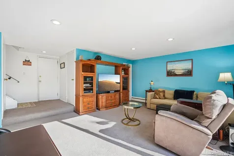 11 Lenroc Drive White Plains NY 10607