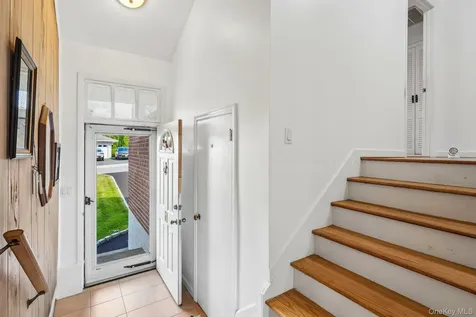 11 Lenroc Drive White Plains NY 10607