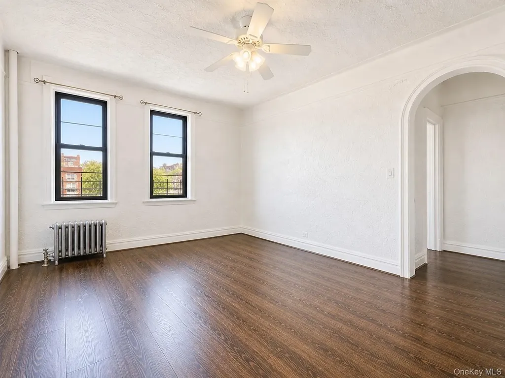 700 Oakland Place Bronx NY 10457