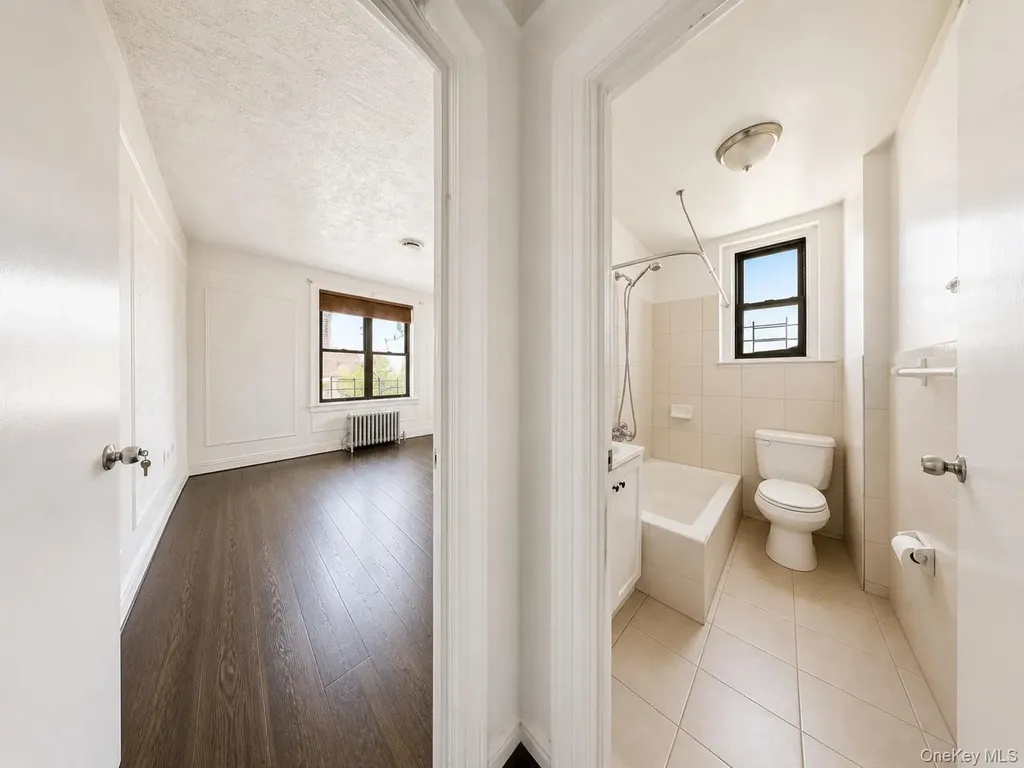 700 Oakland Place Bronx NY 10457