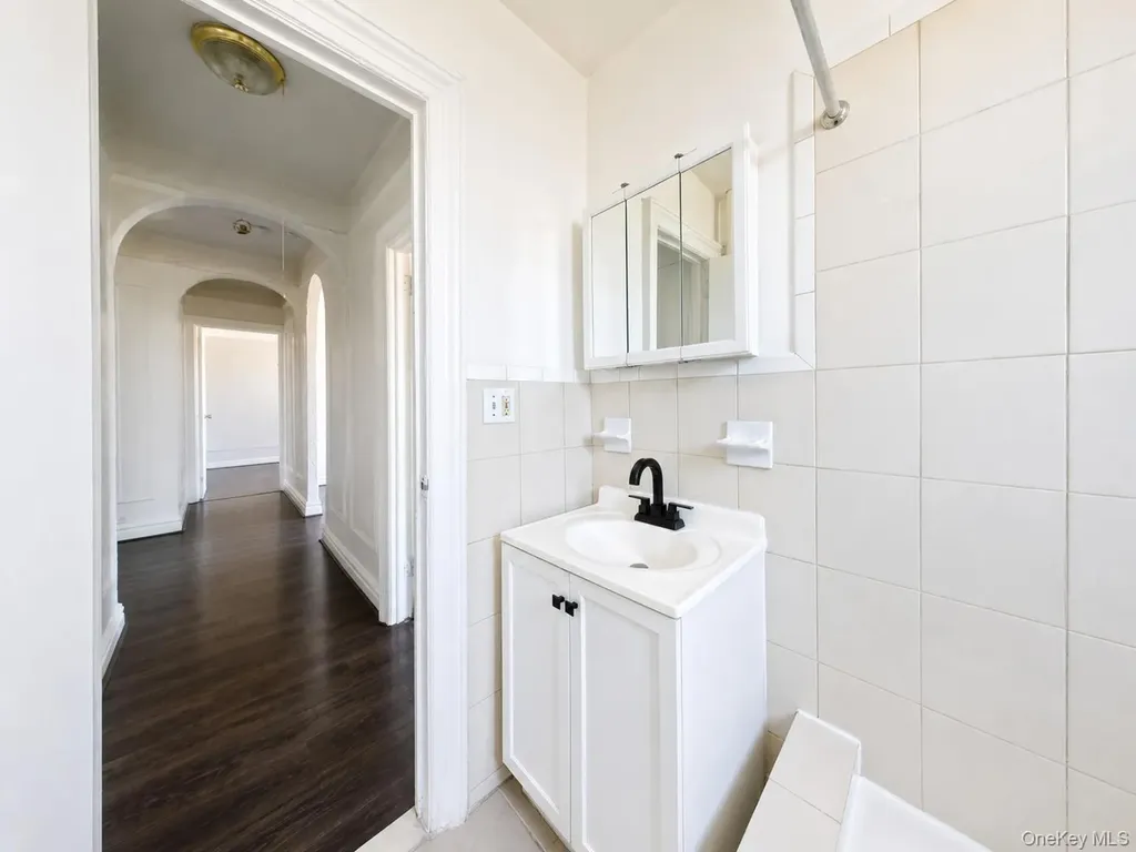 700 Oakland Place Bronx NY 10457