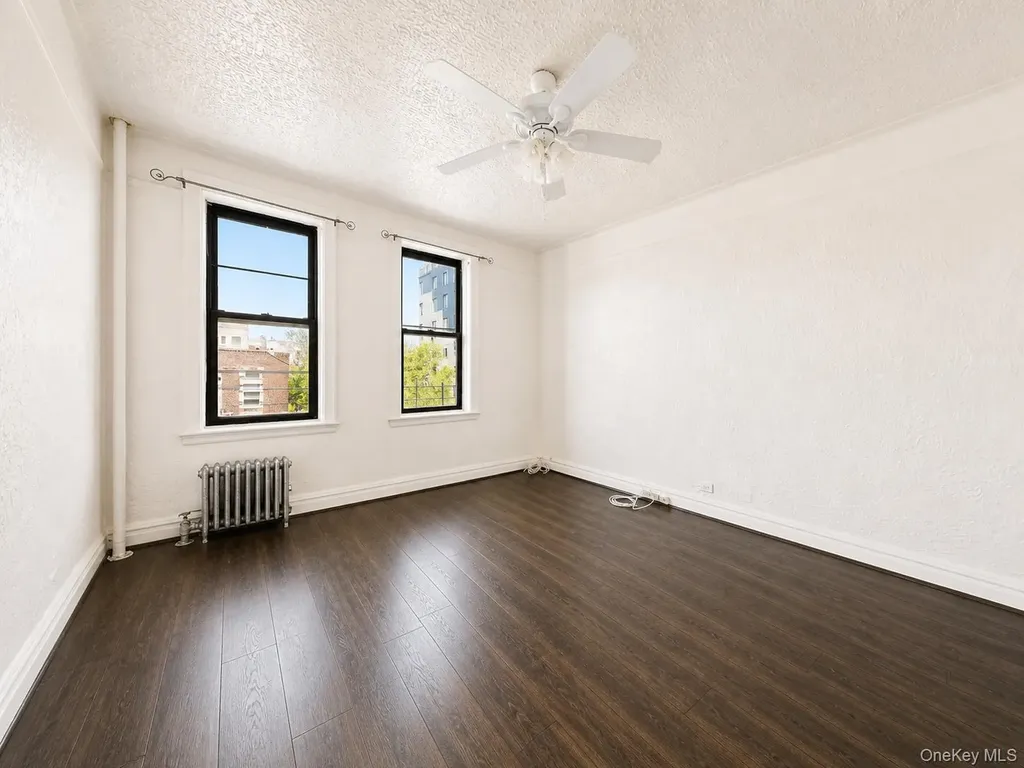 700 Oakland Place Bronx NY 10457