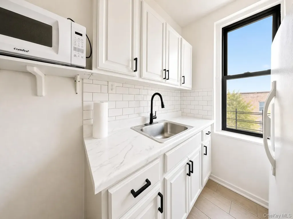 700 Oakland Place Bronx NY 10457