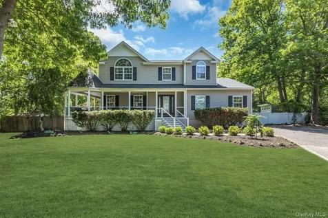 52 Elmhurst Avenue Medford NY 11763
