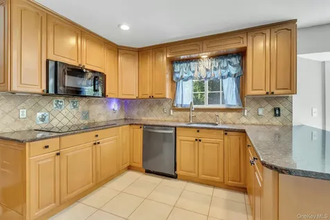 52 Elmhurst Avenue Medford NY 11763
