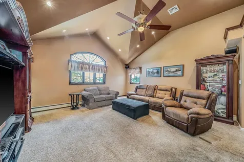 3720 Farmedge Court Bethpage NY 11714