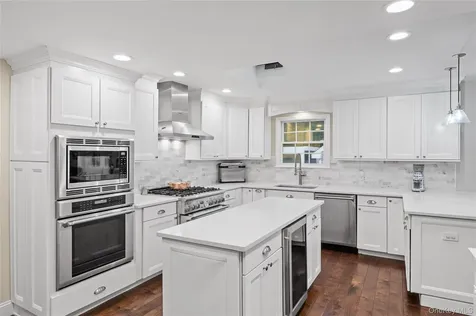 152 Bay Drive Massapequa NY 11758