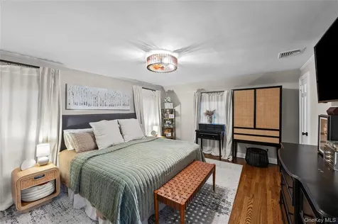 152 Bay Drive Massapequa NY 11758