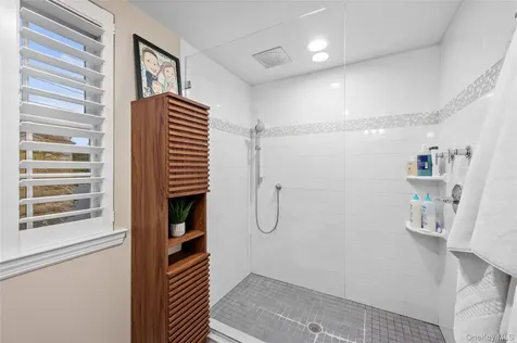 152 Bay Drive Massapequa NY 11758