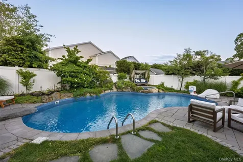 152 Bay Drive Massapequa NY 11758