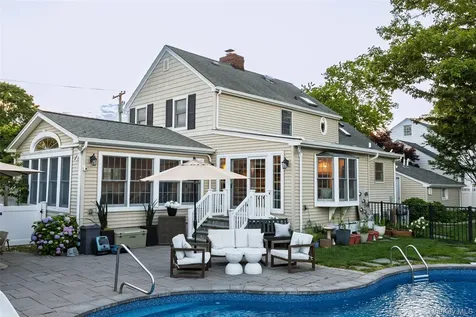 152 Bay Drive Massapequa NY 11758