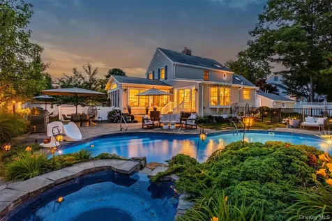 152 Bay Drive Massapequa NY 11758
