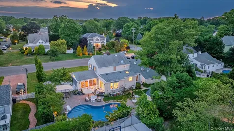 152 Bay Drive Massapequa NY 11758