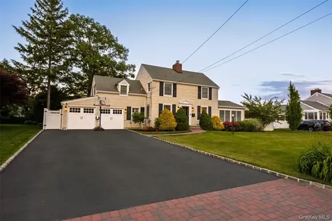 152 Bay Drive Massapequa NY 11758