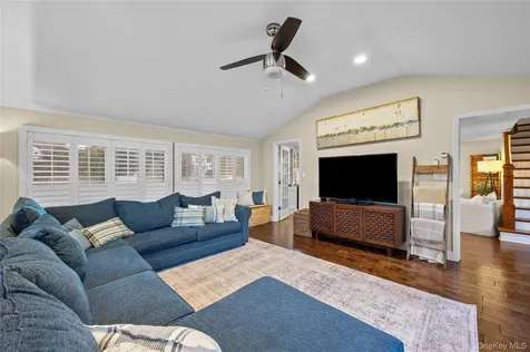 152 Bay Drive Massapequa NY 11758
