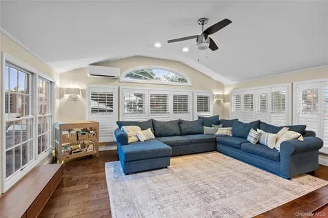 152 Bay Drive Massapequa NY 11758