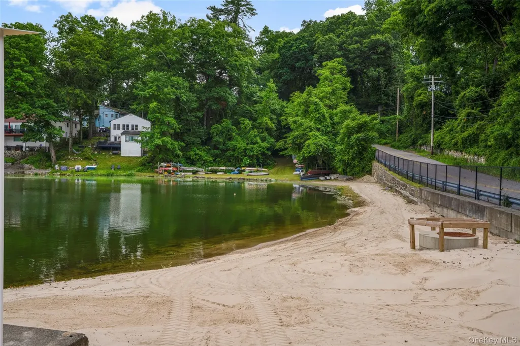 109 Tanglewylde Road Lake Peekskill NY 10537