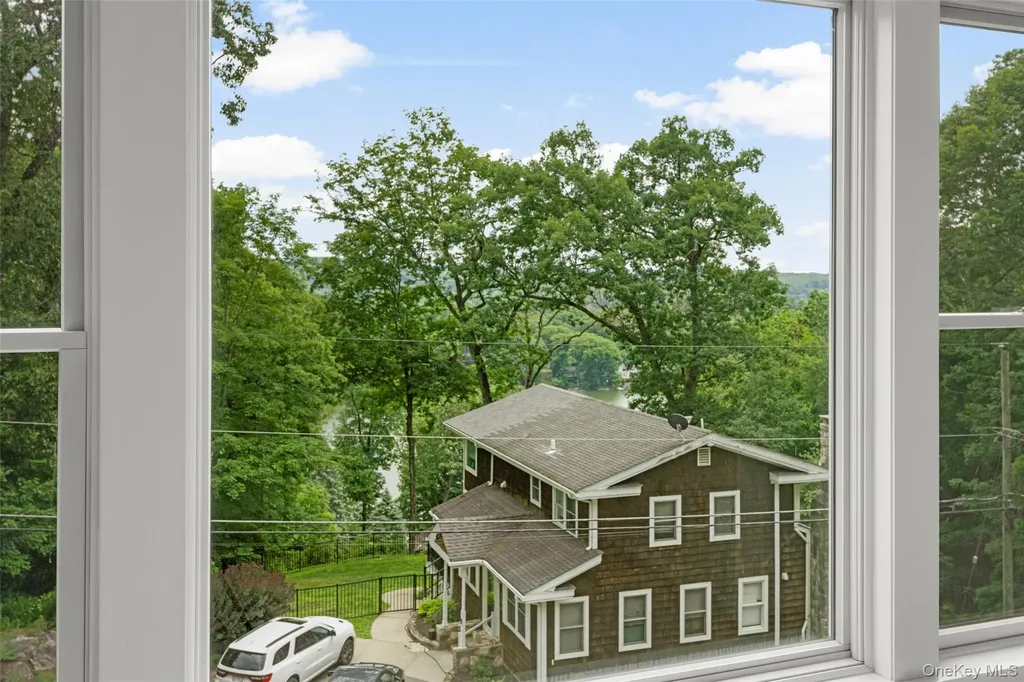 109 Tanglewylde Road Lake Peekskill NY 10537