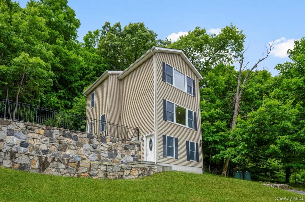 109 Tanglewylde Road Lake Peekskill NY 10537