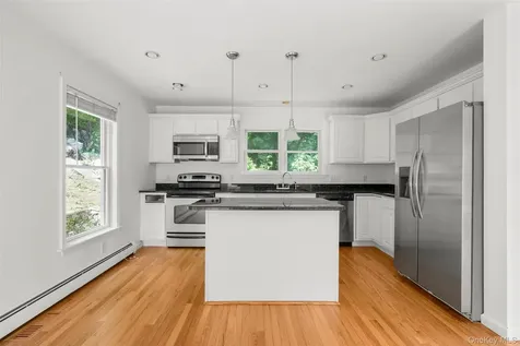 109 Tanglewylde Road Lake Peekskill NY 10537