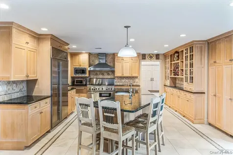 11 Wenwood Drive Brookville NY 11545