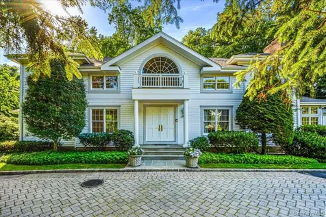11 Wenwood Drive Brookville NY 11545