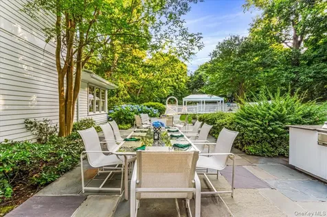 11 Wenwood Drive Brookville NY 11545