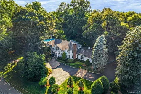 11 Wenwood Drive Brookville NY 11545