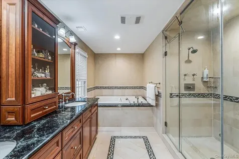 11 Wenwood Drive Brookville NY 11545