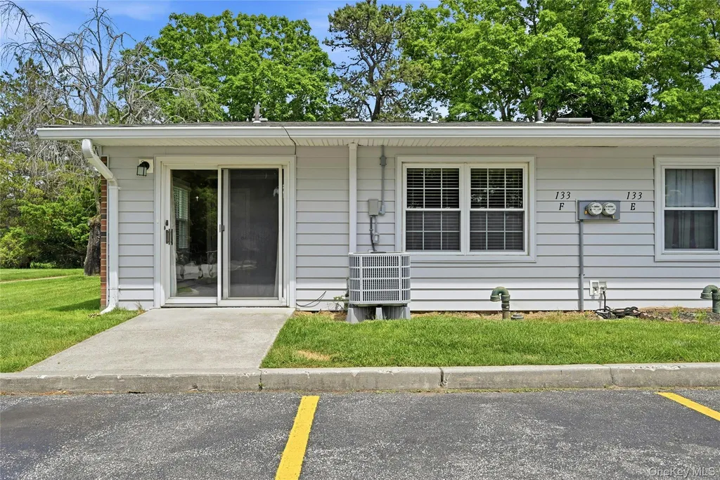 133 Eastbourne Court Ridge NY 11961
