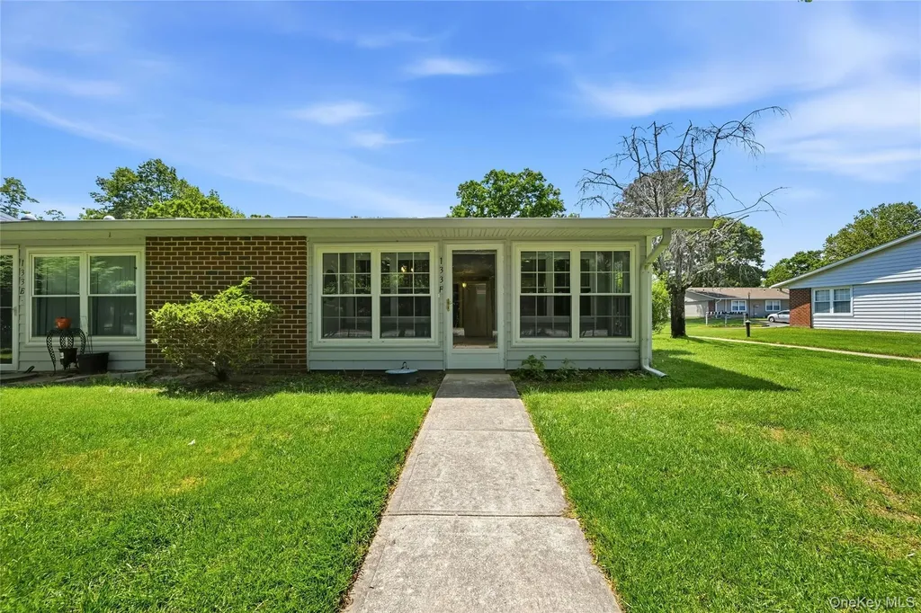 133 Eastbourne Court Ridge NY 11961