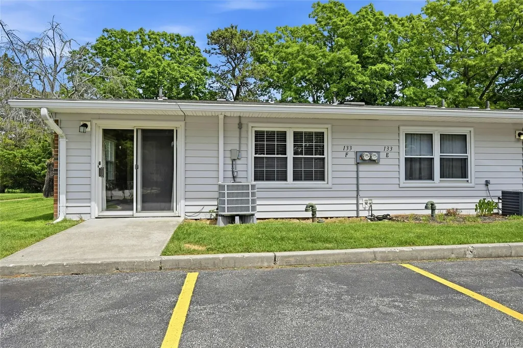 133 Eastbourne Court Ridge NY 11961