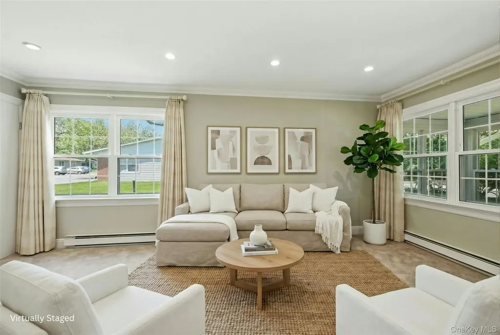 133 Eastbourne Court Ridge NY 11961