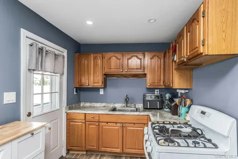 9 Pompano Lane Massapequa Park NY 11762