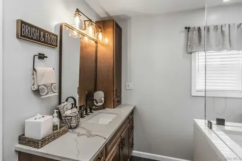 9 Pompano Lane Massapequa Park NY 11762
