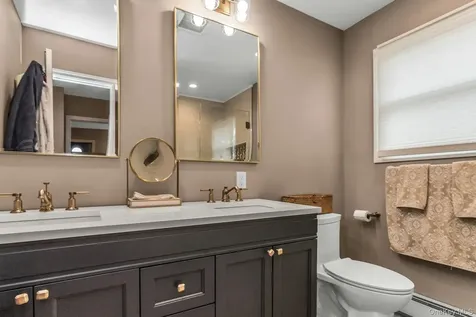 9 Pompano Lane Massapequa Park NY 11762