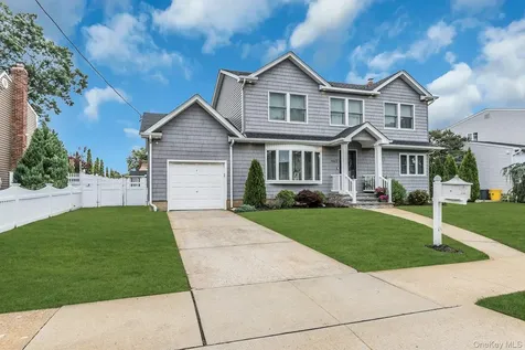 9 Pompano Lane Massapequa Park NY 11762