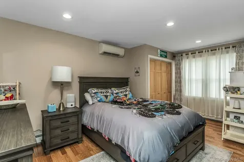 9 Pompano Lane Massapequa Park NY 11762