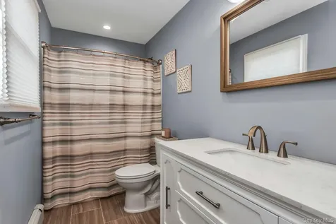 9 Pompano Lane Massapequa Park NY 11762