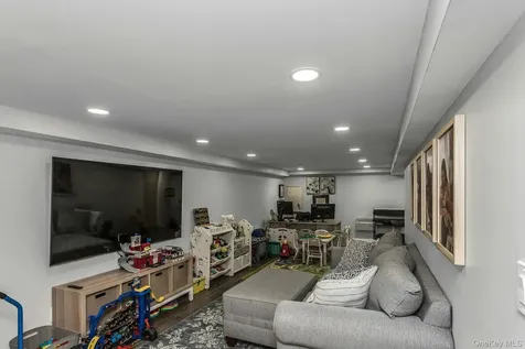 9 Pompano Lane Massapequa Park NY 11762