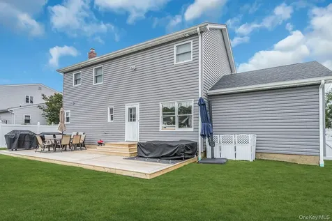 9 Pompano Lane Massapequa Park NY 11762