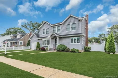 9 Pompano Lane Massapequa Park NY 11762