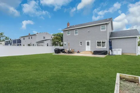 9 Pompano Lane Massapequa Park NY 11762