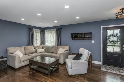 9 Pompano Lane Massapequa Park NY 11762