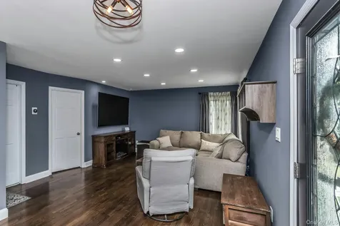 9 Pompano Lane Massapequa Park NY 11762