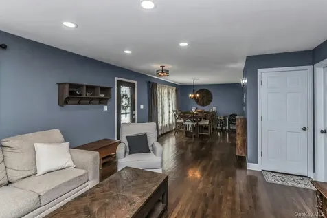 9 Pompano Lane Massapequa Park NY 11762