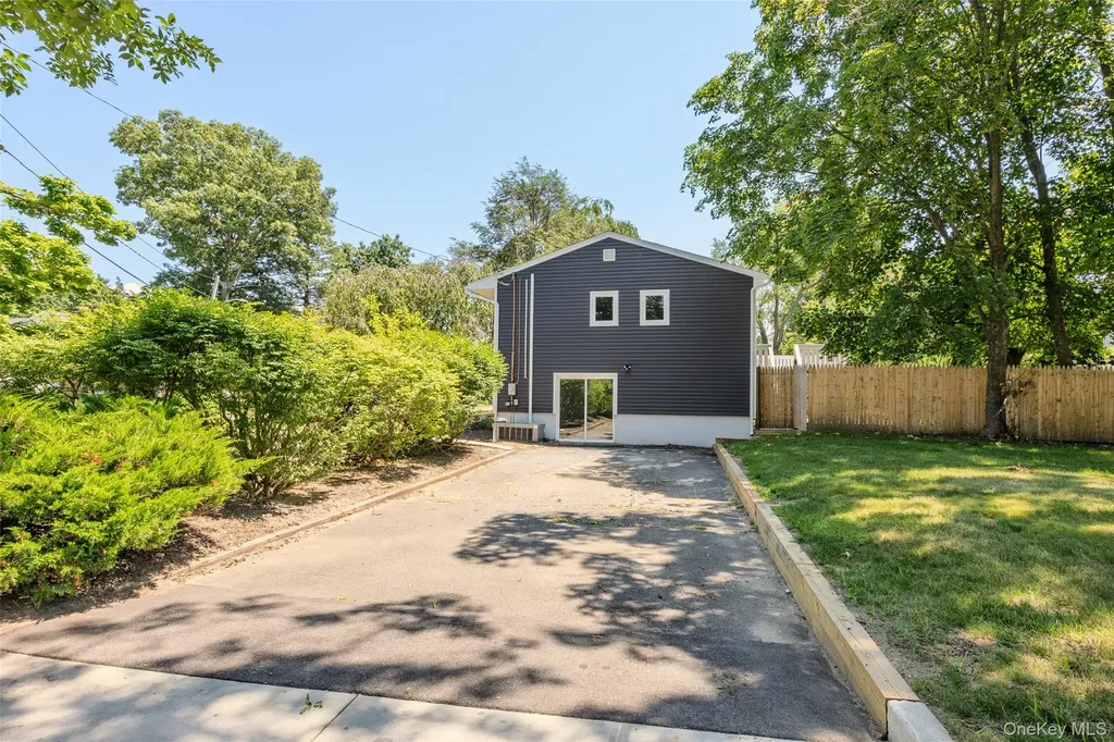 34 John Street N Shoreham NY 11786
