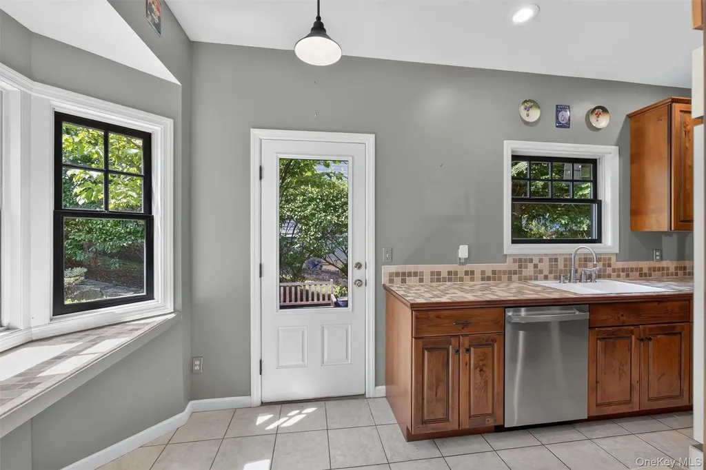 708 Kossuth Place Peekskill NY 10566