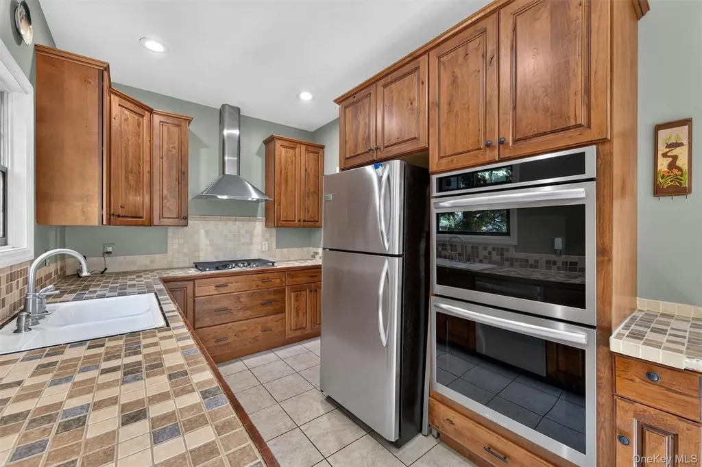 708 Kossuth Place Peekskill NY 10566